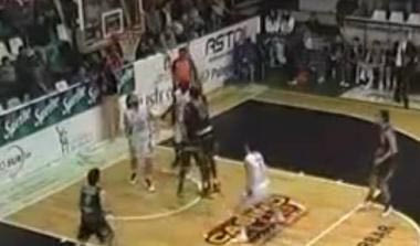 Πήρε το ριμπάουντ και σκόραρε στο δικό του καλάθι (vid)