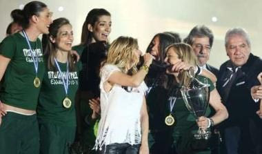 Τραγούδησε η Βίσση, λίγος ο κόσμος (videos)