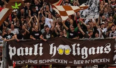 Αμετανόητοι για τη μπύρα οι οπαδοί της Ζανκτ Πάουλι (photo)