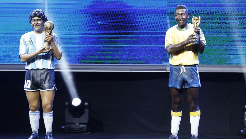 Ναι, γι’ αυτό το άγαλμα ο Μαραντόνα δεν… ντρέπεται