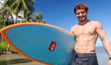 Γυμνός στους δρόμους της Εβιάν, ο Λιζαραζού!