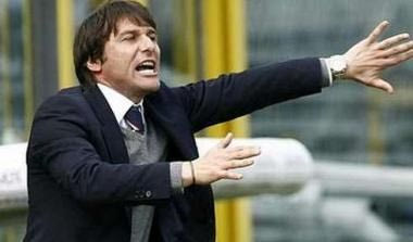 Ανανεώνει ο Κόντε