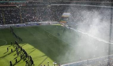 Εισβολή οπαδών της Άιντραχτ στο γήπεδο της ομάδας τους