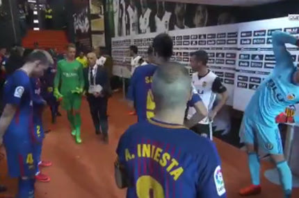 Η ατάκα του αμυντικού της Βαλένθια στον Μπουσκέτς για το γκολ του Μέσι