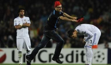 H εισβολή του Τζίμι Τζαμπ στο “Καμπ Νου” (video)