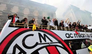 “Μπηχτές” κατά της Ίντερ στην παρέλαση για τον τίτλο