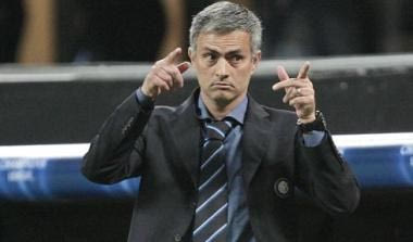 Mε τον κόσμο θέλει να καθίσει ο Μουρίνιο