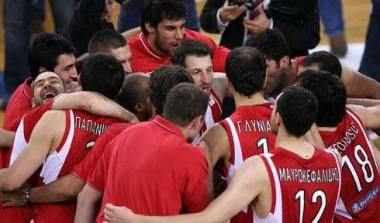 Οι ευχές των παικτών του Ολυμπιακού στον Νεστέροβιτς (video)