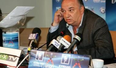 Προύντζος στο Contra.gr: “Έπαιξε θέατρο ο Αδαμίδης”