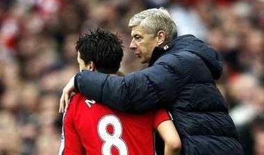 Ο Βενγκέρ “απειλεί” τον Νασρί