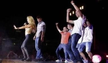 Τα μαθήματα χορού της Σακίρα στους παίκτες της Μπαρτσελόνα (video)