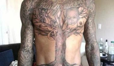 Υμνος στην οικογένεια το εντυπωσιακό tattoo του Μόντα Ελις