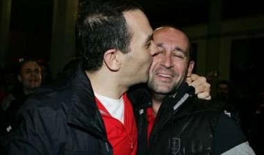 Οι Αγγελόπουλοι ύψωσαν το μεσαίο δάχτυλο