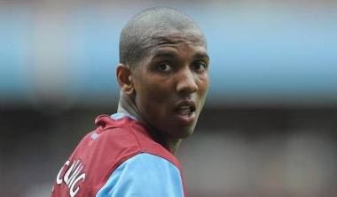 Υπογράφει στη Γιουνάιτεντ ο Άσλεϊ Γιανγκ