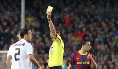 Δεν αλλάζει γνώμη ο Ντε Μπλέκερε για το ακυρωθέν γκολ του Ιγκουαϊν στο “Καμπ Νου” (vid)