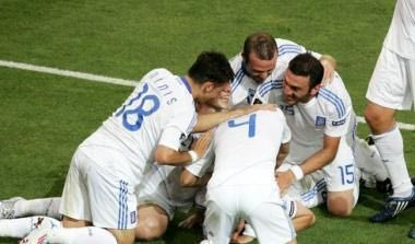 Η κριτική των Ελλήνων διεθνών