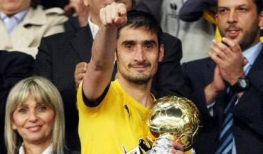 Για ακόμη ένα χρόνο στην ΑΕΚ ο Νίκος Λυμπερόπουλος (vid)