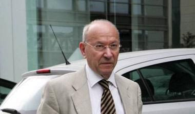 Εγκλωβισμένος στα οικονομικά προβλήματα