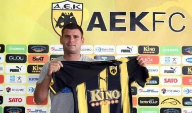 Υπέγραψε για δύο χρόνια στην ΑΕΚ ο Σιαλμάς (vid)