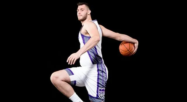 Τρελαίνει κόσμο με τα καρφώματά του ο Παπαγιάννης