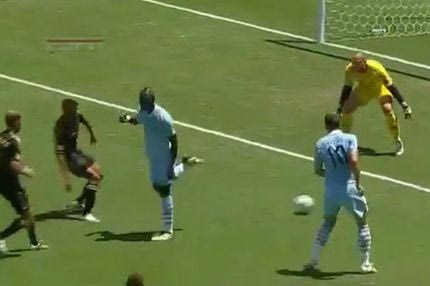 O Μπαλοτέλι ξανακτυπά και κάνει έξαλλο τον Μαντσίνι