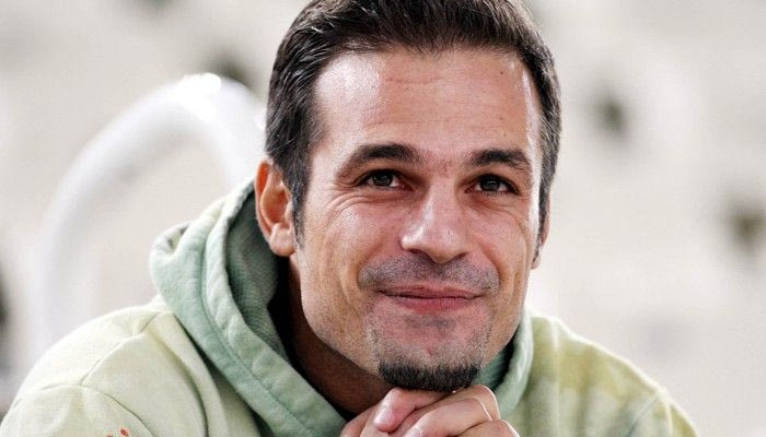 To “ευχαριστώ” του Ντέμη