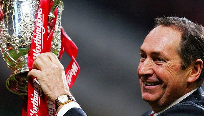 Εγκαταλείπει τους πάγκους ο Ουγιέ