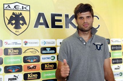 Υπέγραψε ο Κωνσταντόπουλος: “Χαίρομαι που ήμουν στόχος της ΑΕΚ”