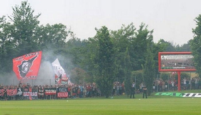 Πρώτη με στήριξη οπαδών σε Μπερλουσκόνι