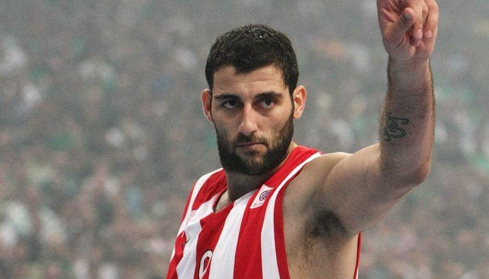 Ανακοίνωσε Μπουρούση η Αρμάνι