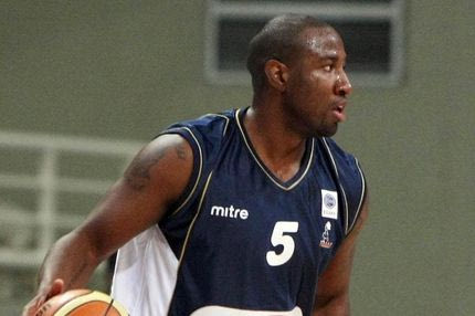 Περιμένει τον Παλάσιο, ψάχνει και αλλού