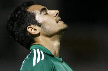 Παίζει με τη φωτιά