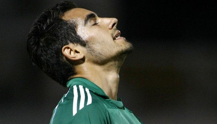 Παίζει με τη φωτιά