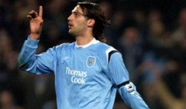 Μπουκάλι στον Σαμαρά πέταξε ο Πιρς!