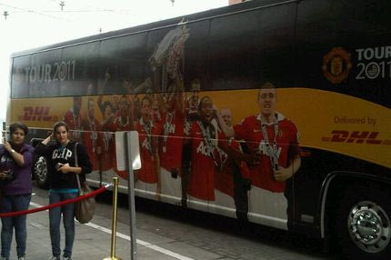 Έστησαν οδόφραγμα για ένα αυτόγραφο