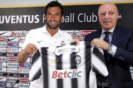 Ντύνεται “μπιανκονέρο” ο Βούτσινιτς