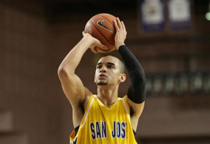 Ο Άρης απέκτησε τον Άντριαν Όλιβερ