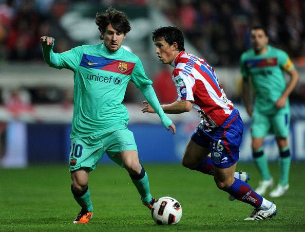 Αλλάζει στάση και φέρνει Κάστρο