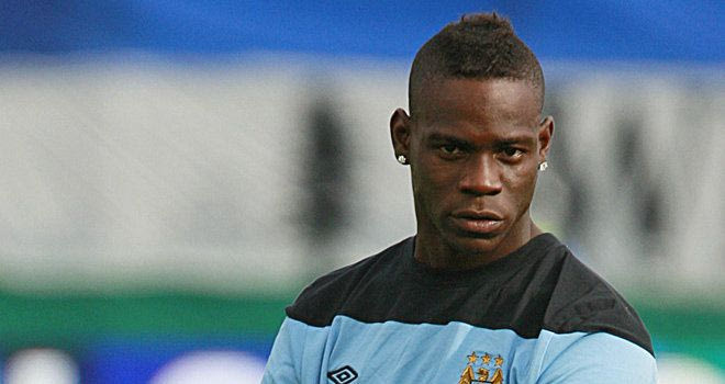 Ρέντναπ και Νέβιλ “κράζουν” Μπαλοτέλι