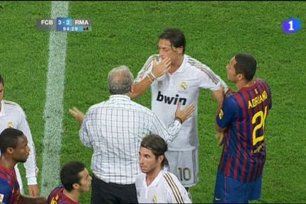 Το “κατηγορώ” του Οζίλ για Βίγια