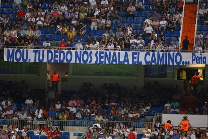 Το δάχτυλο του Μουρίνιο έγινε σύνθημα