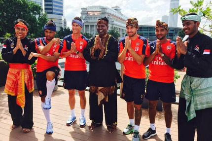 Οι παίκτες της Άρσεναλ μαθαίνουν σιλάτ