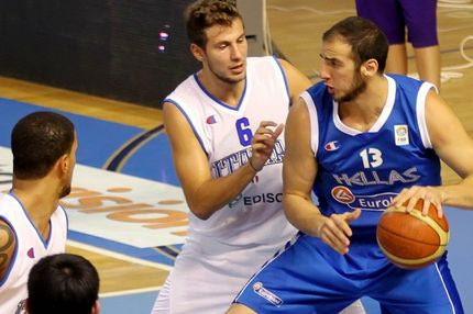 Πρώτο φιλικό και νίκη επί της Ιταλίας