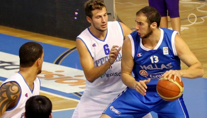 Πρώτο φιλικό και νίκη επί της Ιταλίας