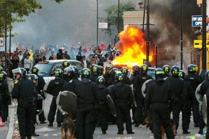 Η βία οδήγησε σε αναβολή το Αγγλία-Ολλανδία