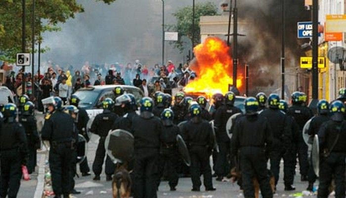 Η βία οδήγησε σε αναβολή το Αγγλία-Ολλανδία