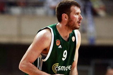 Απαντάει η Αρμάνι για Φώτση