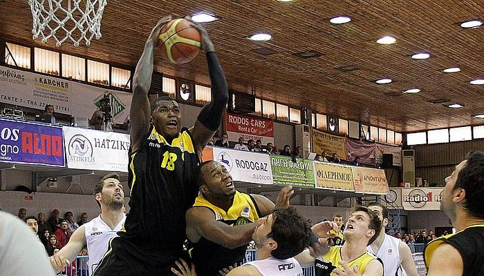 Ανανέωσε ο Νάνα