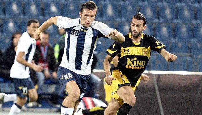 Καταλήγει σε Ιάκομπ για επιθετικό