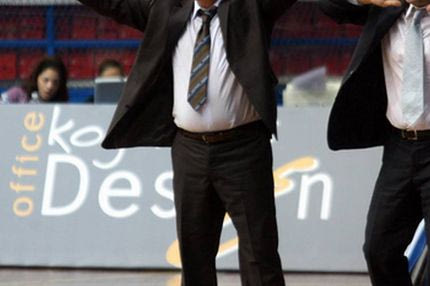 Συνεχίζει με Κουφό